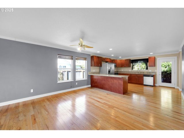 1633 S St, Springfield, OR 97477