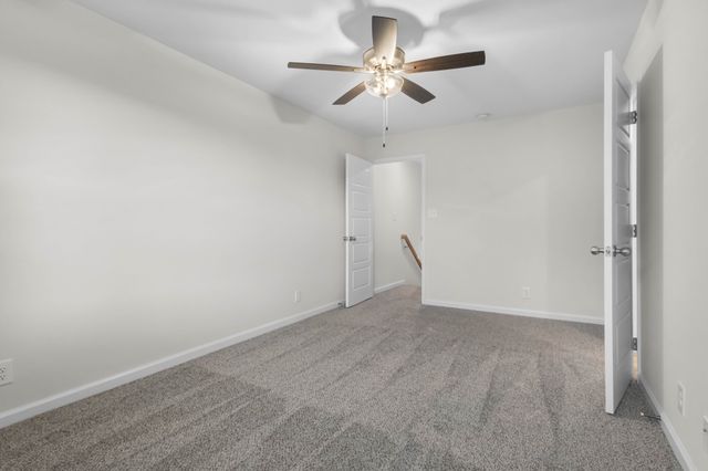 130 Quarry Point Dr, Clarksville, TN 37043