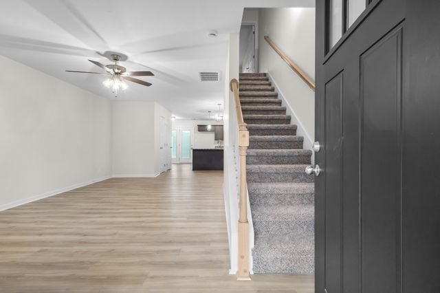 130 Quarry Point Dr, Clarksville, TN 37043