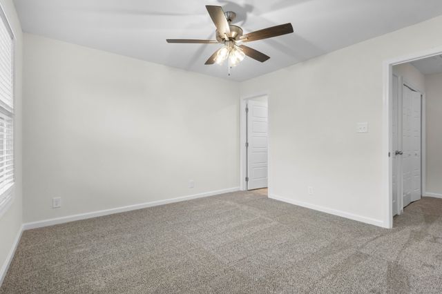 130 Quarry Point Dr, Clarksville, TN 37043