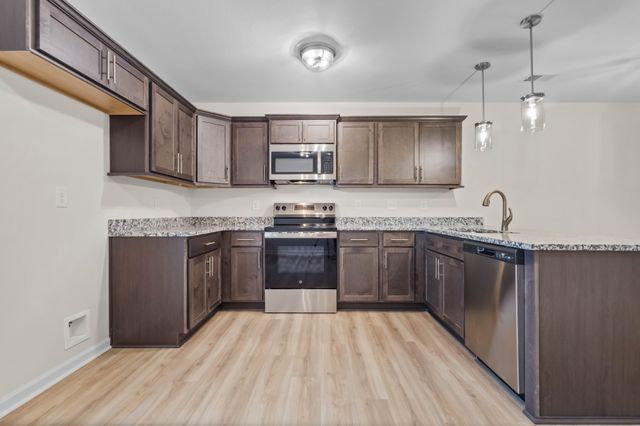 130 Quarry Point Dr, Clarksville, TN 37043