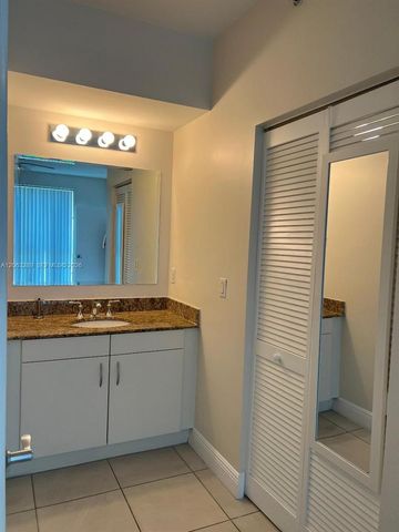 7275 SW 90th Way 312, Miami, FL 33156