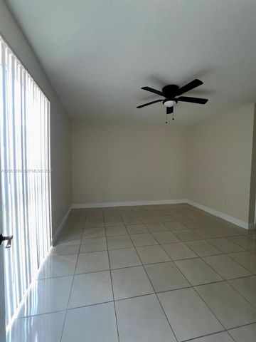 7275 SW 90th Way 312, Miami, FL 33156