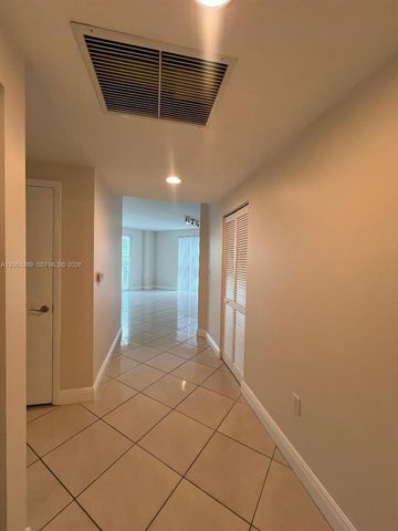 7275 SW 90th Way 312, Miami, FL 33156