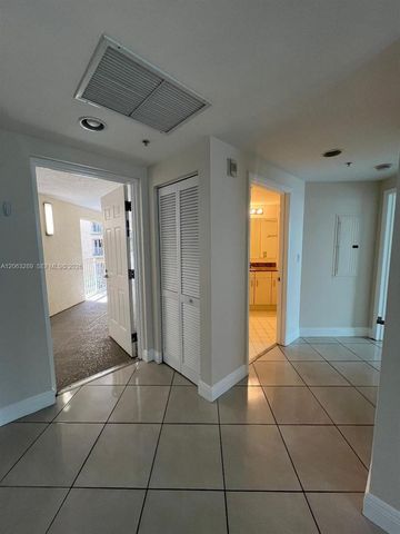 7275 SW 90th Way 312, Miami, FL 33156