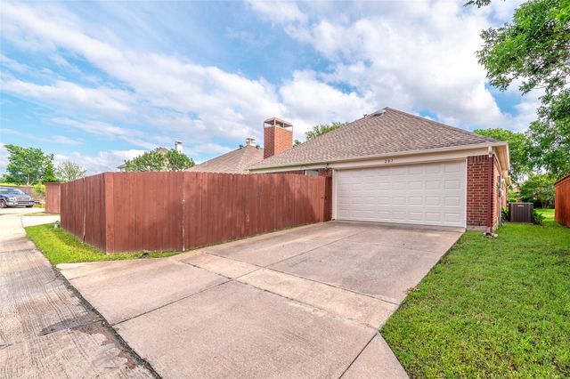 207 Meredith Court, Irving, TX 75063