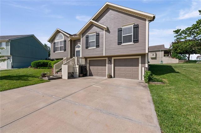 1700 Debrah Drive, Kearney, MO 64060