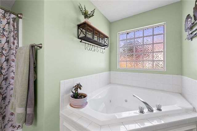 1700 Debrah Drive, Kearney, MO 64060