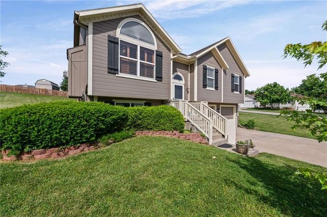 1700 Debrah Drive, Kearney, MO 64060