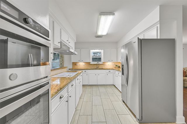 210 Hillcrest Drive, Alvin, TX 77511