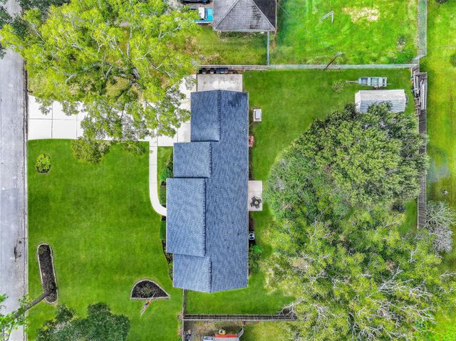 210 Hillcrest Drive, Alvin, TX 77511