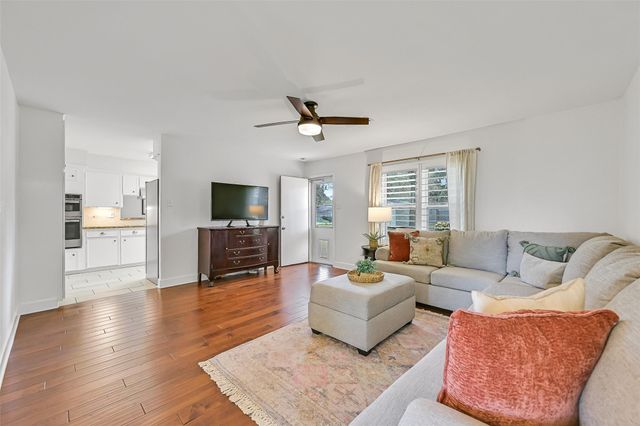 210 Hillcrest Drive, Alvin, TX 77511