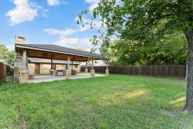 311 E 9th Street, Ferris, TX 75125