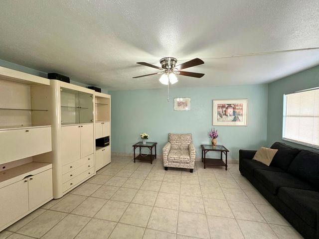 337 Saxony H Way 337, Delray Beach, FL 33446