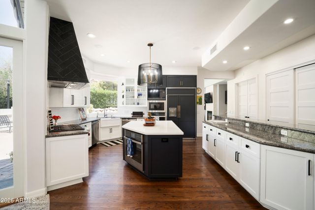 4538 E VERMONT Avenue N, Phoenix, AZ 85018