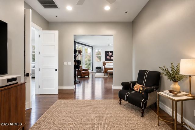 4538 E VERMONT Avenue N, Phoenix, AZ 85018