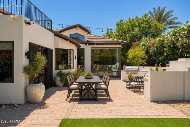 4538 E VERMONT Avenue N, Phoenix, AZ 85018