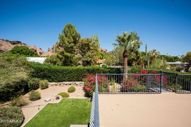 4538 E VERMONT Avenue N, Phoenix, AZ 85018