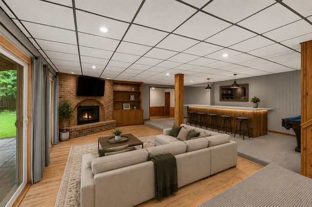 655 Oakview Drive, Algonquin, IL 60102