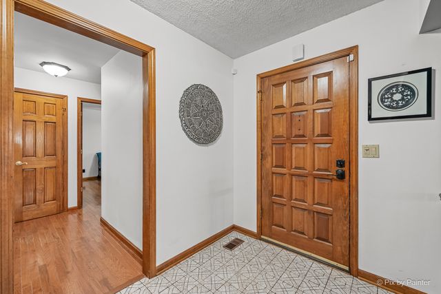 655 Oakview Drive, Algonquin, IL 60102