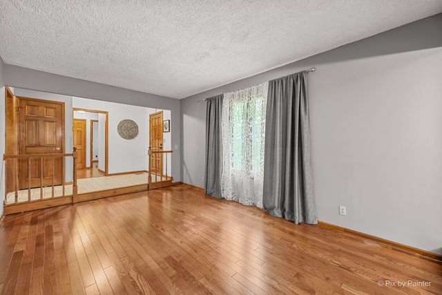 655 Oakview Drive, Algonquin, IL 60102