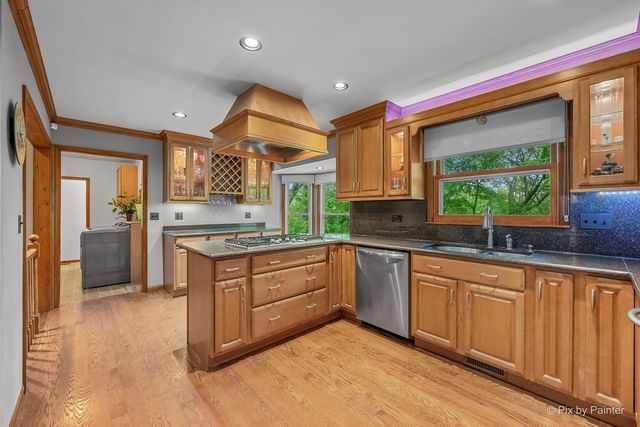 655 Oakview Drive, Algonquin, IL 60102
