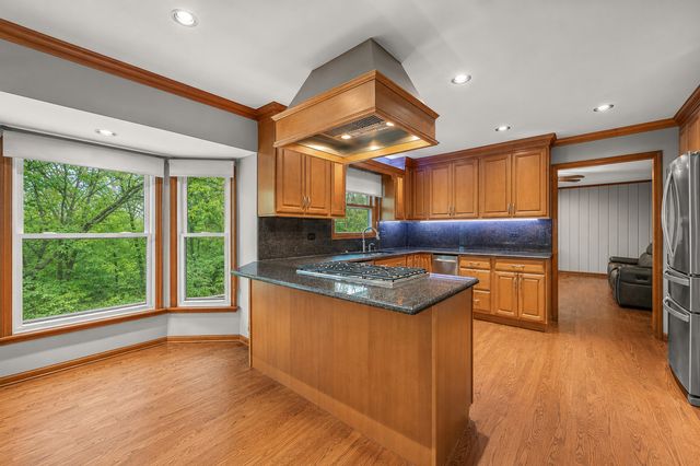 655 Oakview Drive, Algonquin, IL 60102