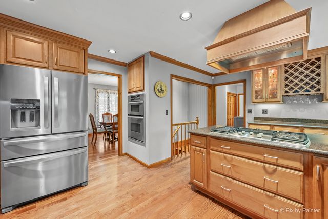 655 Oakview Drive, Algonquin, IL 60102