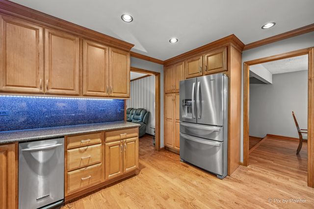 655 Oakview Drive, Algonquin, IL 60102