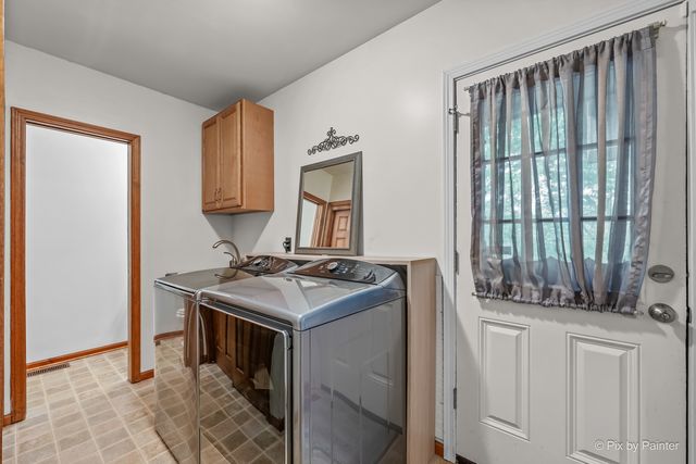 655 Oakview Drive, Algonquin, IL 60102