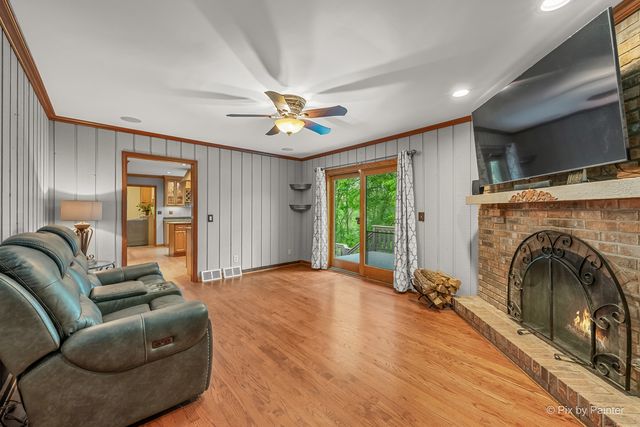 655 Oakview Drive, Algonquin, IL 60102