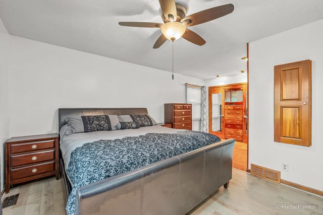 655 Oakview Drive, Algonquin, IL 60102
