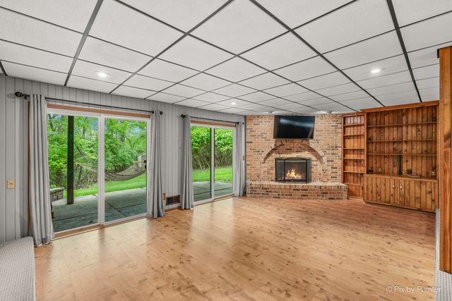 655 Oakview Drive, Algonquin, IL 60102