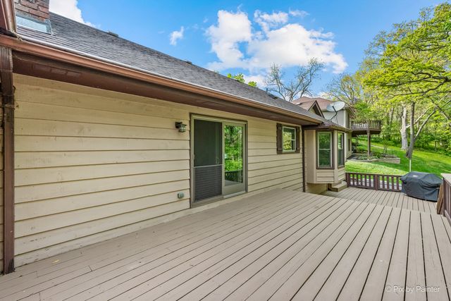 655 Oakview Drive, Algonquin, IL 60102