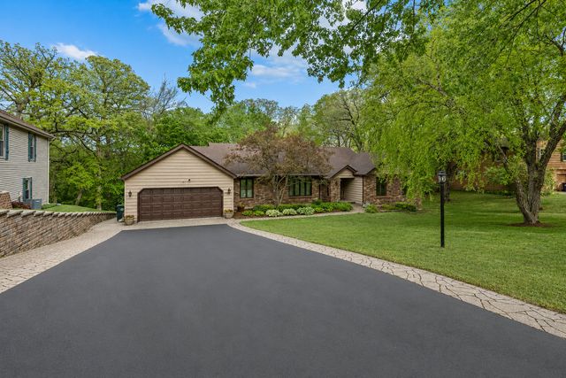 655 Oakview Drive, Algonquin, IL 60102