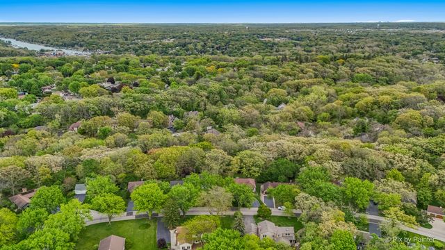 655 Oakview Drive, Algonquin, IL 60102