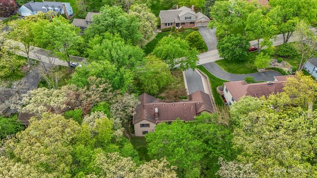 655 Oakview Drive, Algonquin, IL 60102