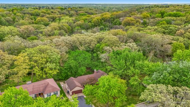 655 Oakview Drive, Algonquin, IL 60102