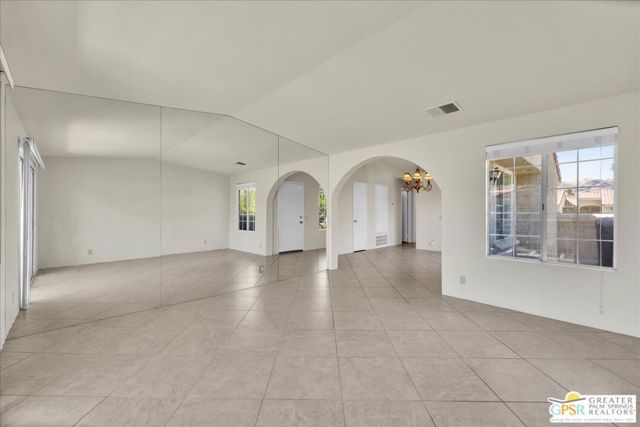 505 S Farrell Drive G42, Palm Springs, CA 92264