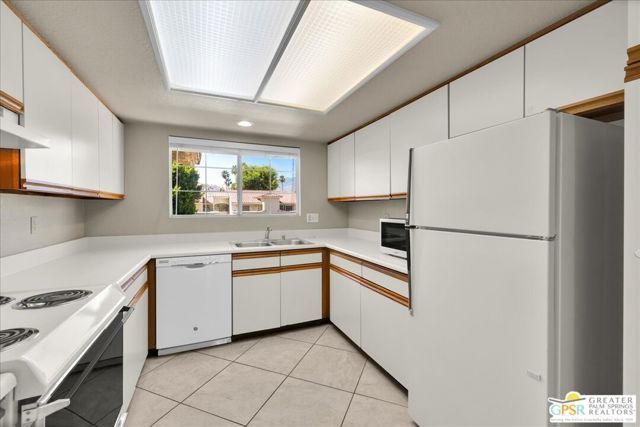 505 S Farrell Drive G42, Palm Springs, CA 92264