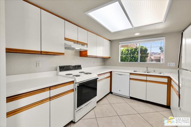505 S Farrell Drive G42, Palm Springs, CA 92264
