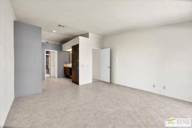 505 S Farrell Drive G42, Palm Springs, CA 92264