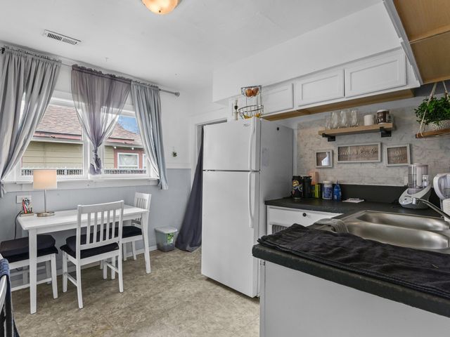 2015 E Nora Ave, Spokane, WA 99207