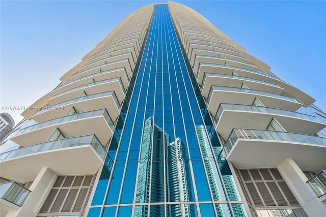 851 NE 1st Ave 3203, Miami, FL 33132