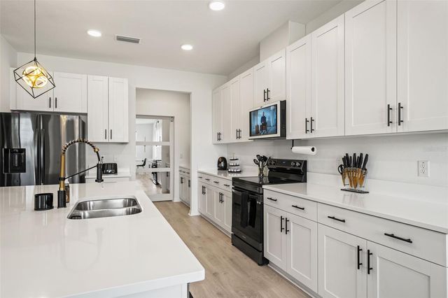 5945 NEWBERRY PINES AVENUE, Wesley Chapel, FL 33545