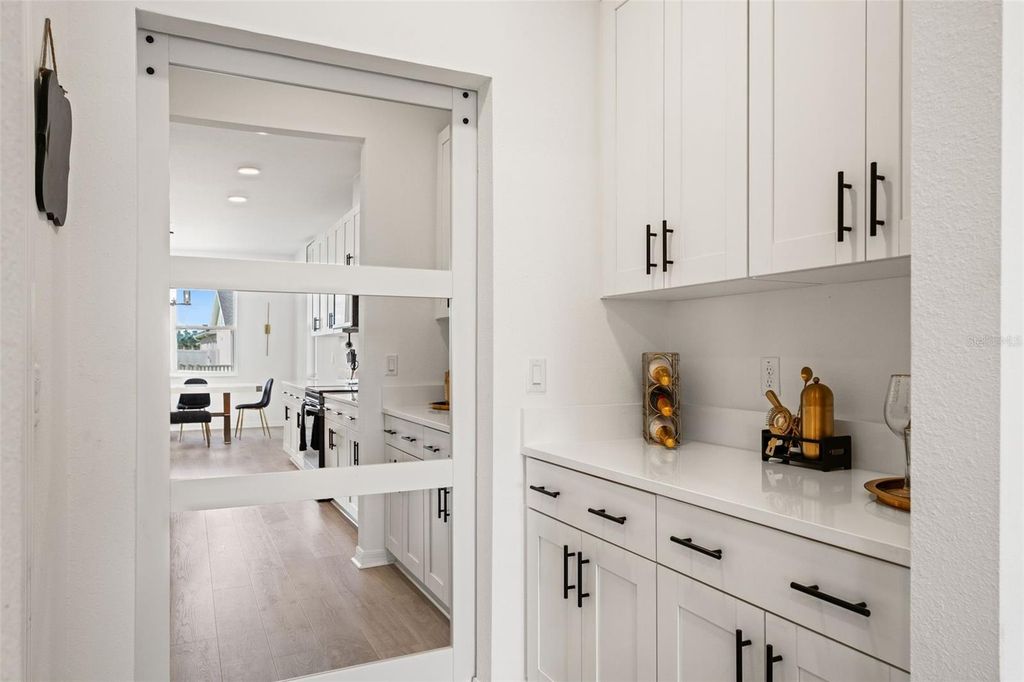 Image 15 of property listing at 5945 NEWBERRY PINES AVENUE, Wesley Chapel, FL 33545