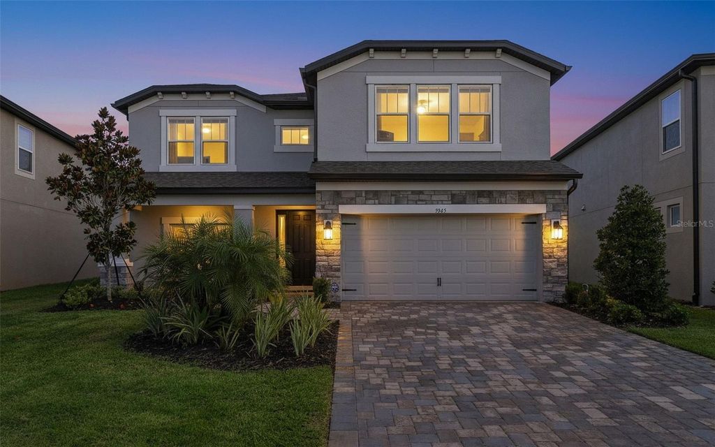 Image 3 of property listing at 5945 NEWBERRY PINES AVENUE, Wesley Chapel, FL 33545