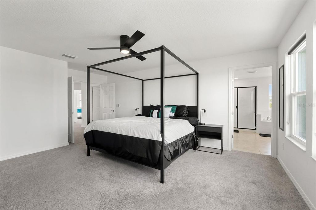 Image 21 of property listing at 5945 NEWBERRY PINES AVENUE, Wesley Chapel, FL 33545