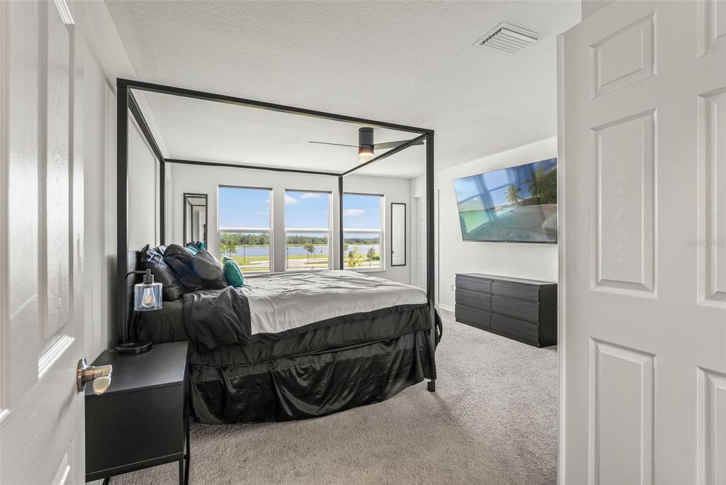 Image 22 of property listing at 5945 NEWBERRY PINES AVENUE, Wesley Chapel, FL 33545