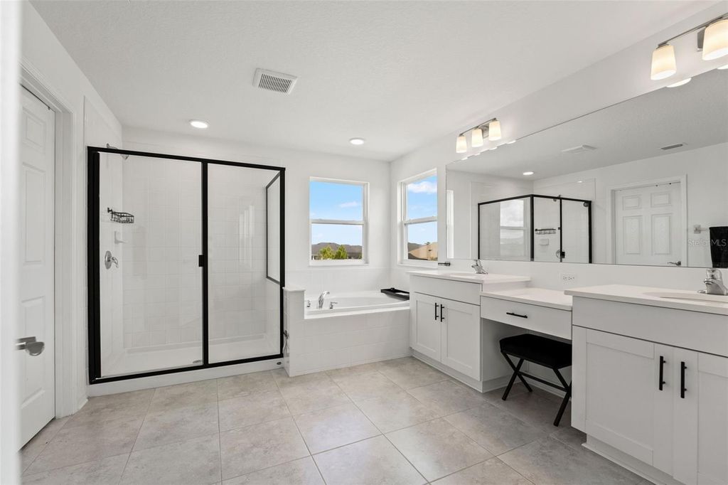 Image 23 of property listing at 5945 NEWBERRY PINES AVENUE, Wesley Chapel, FL 33545